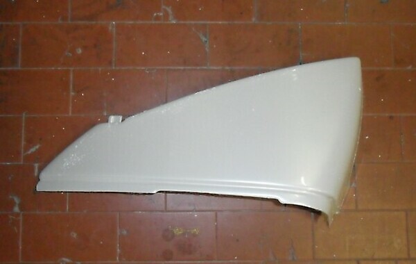 REAR BUMPER FITTING, RIGHT BAND