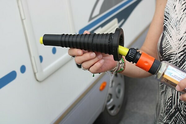 UNIVERSAL PIPE HOLDING CAP