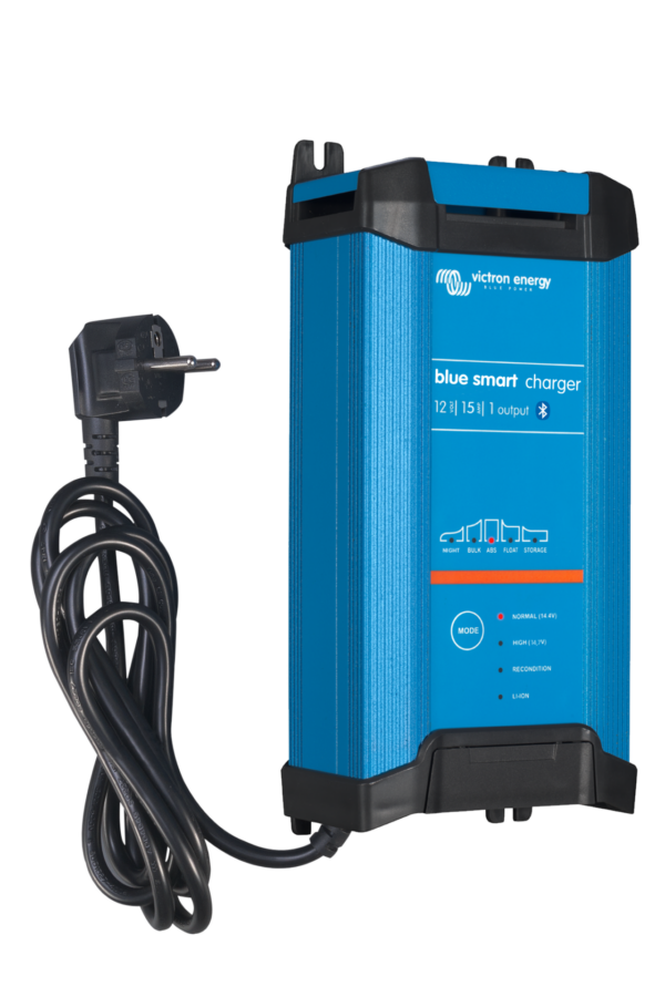BLUE SMART IP22 15A BATTERY CHARGER