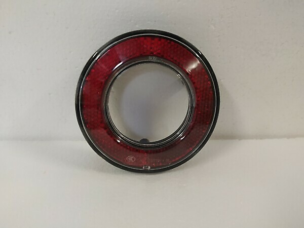 HELLA FLUSH-MOUNTED REFLECTOR AROUND THE REAR FOG LIGHT